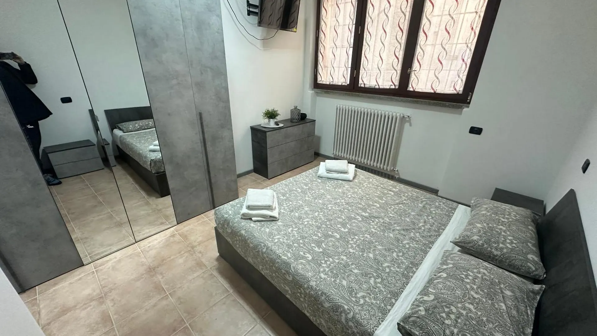B&B Black&White And Apartments Cantu Bed & Breakfast