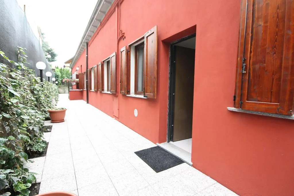 B&B Black&White And Apartments Cantu Italy